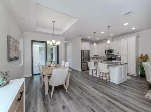 Dining - 922 E Venice Ave, Venice, FL 34285 photo 1 of 2