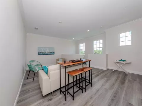 Living - 922 E Venice Ave, Venice, FL 34285 photo 4 of 4