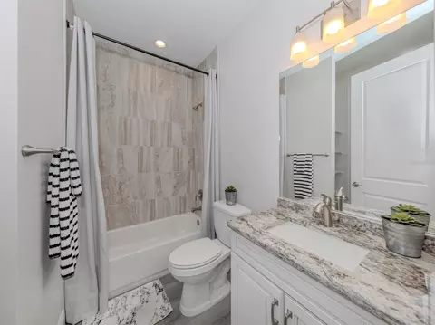 Bath - 922 E Venice Ave, Venice, FL 34285 photo 1 of 3
