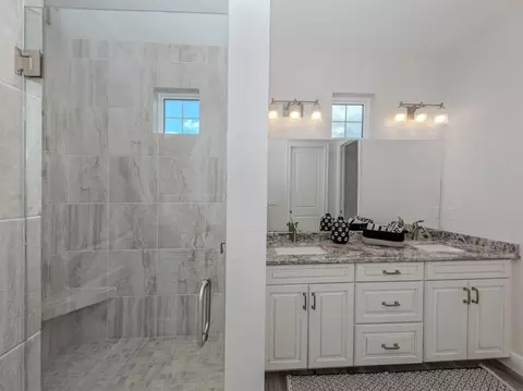 Bath - 922 E Venice Ave, Venice, FL 34285 photo 2 of 3