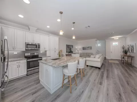 Kitchen - 922 E Venice Ave, Venice, FL 34285 photo 2 of 3