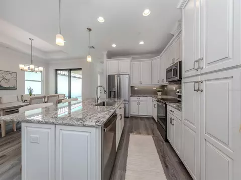 Kitchen - 922 E Venice Ave, Venice, FL 34285 photo 3 of 3