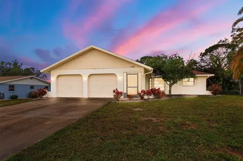 1340 Manor Rd, Englewood, FL 34223