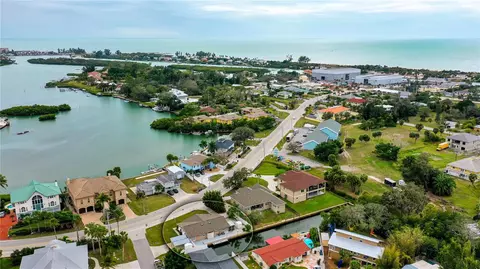 702 Albee Rd W, Nokomis, FL 34275