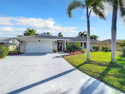 14 Windsor Dr, Englewood, FL 34223