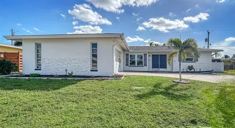 360 Lake Rd, Venice, FL 34293