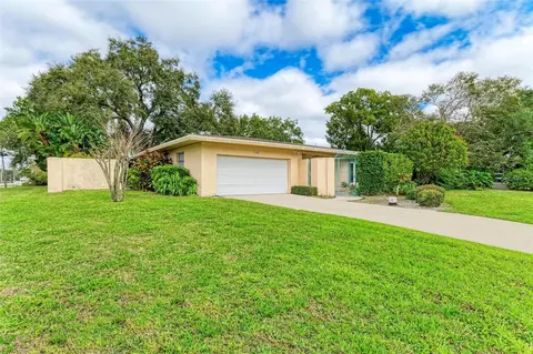4405 N Lake Dr, Sarasota, FL 34232