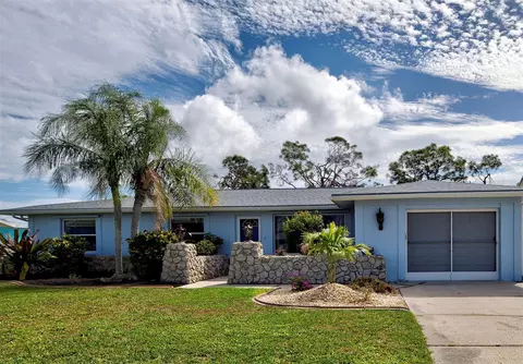 17 Oakland Hills Ct, Rotonda West, FL 33947