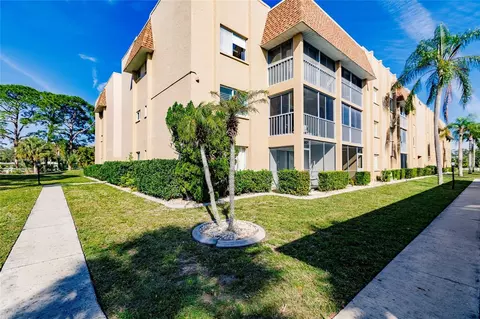 1540 Glen Oaks Dr E #B-221, Sarasota, FL 34232
