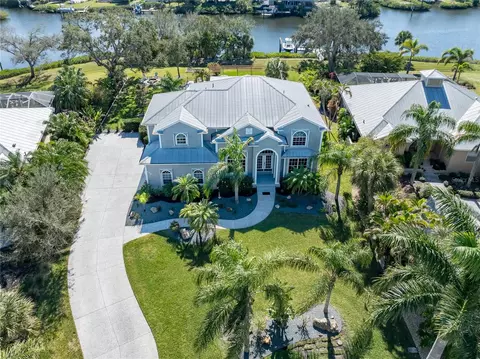 877 Hillcrest Dr, Nokomis, FL 34275