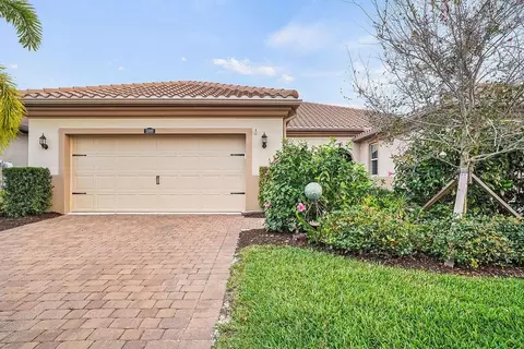 11889 Tapestry Ln, Venice, FL 34293