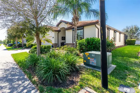 19373 Nearpoint Dr, Venice, FL 34292
