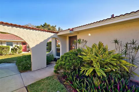 2287 Pueblo Ln #V-45, Sarasota, FL 34231