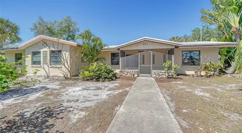 221 Park Blvd N, Venice, FL 34285