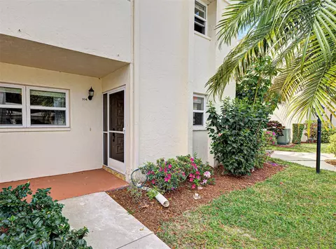 756 Village Cir #104, Venice, FL 34292