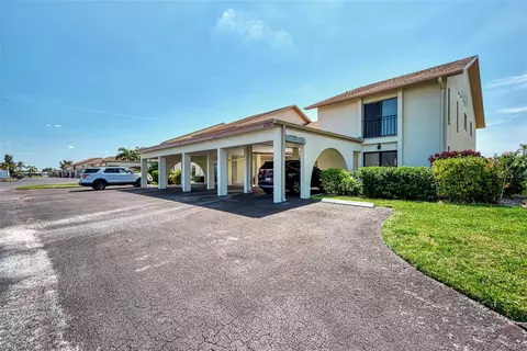 1727 Lake Pl #1727-D, Venice, FL 34293