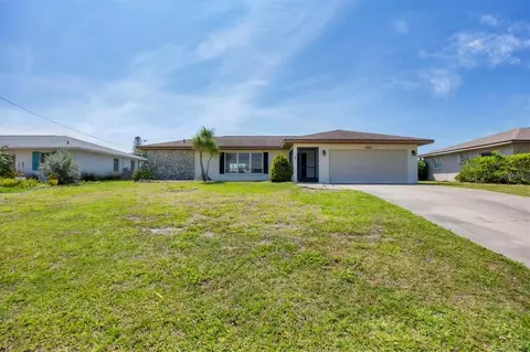 2080 Cambridge Dr, Venice, FL 34293