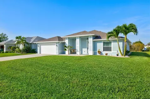 54 Clubhouse Rd, Rotonda West, FL 33947