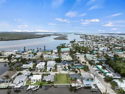 2621 First St, Matlacha, FL 33993