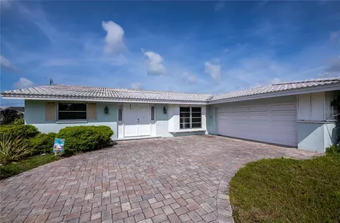 435 Pineview Dr, Venice, FL 34293