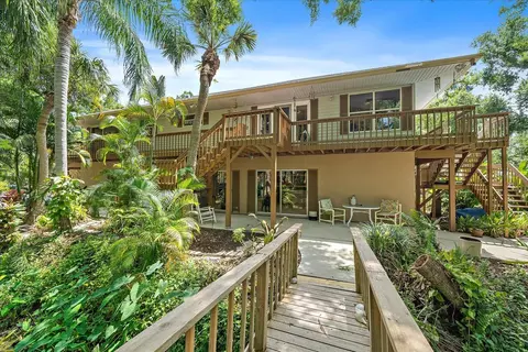 905 Keyway Rd, Englewood, FL 34223