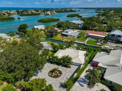 611 Ramblin Rose Ln, Nokomis, FL 34275
