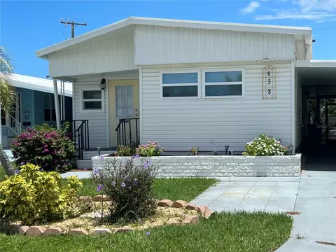 658 N Green Cir, Venice, FL 34285