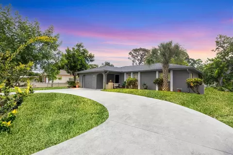 1087 W Baffin Dr, Venice, FL 34293