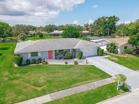2462 Breakwater Cir, Sarasota, FL 34231