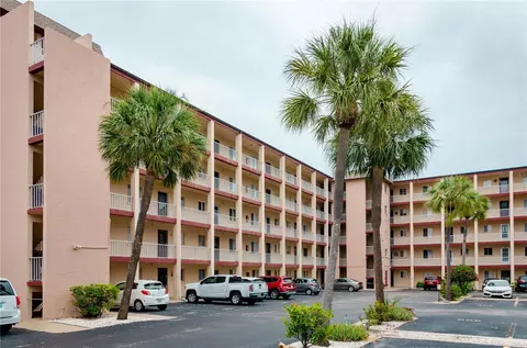 3913 Lake Bayshore Dr #F305, Bradenton, FL 34205