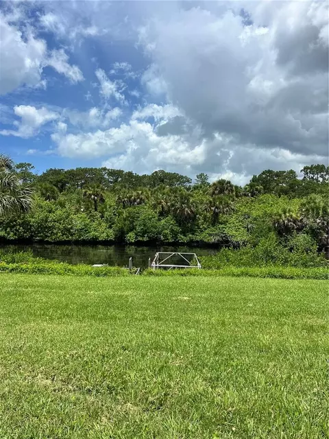 44 King Arthur Dr, Nokomis, FL 34275