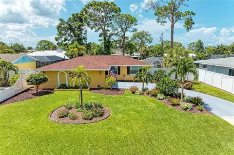 320 Aurora St E, Venice, FL 34285