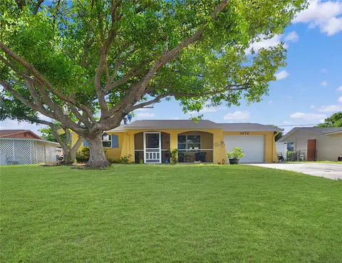 1072 Hope St, Venice, FL 34285