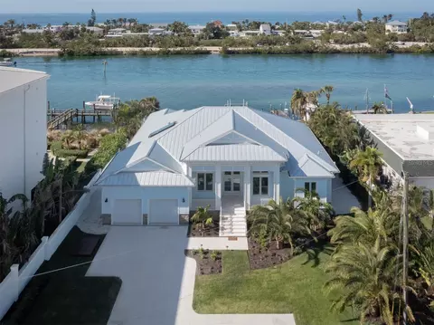 303 Bayshore Rd, Nokomis, FL 34275
