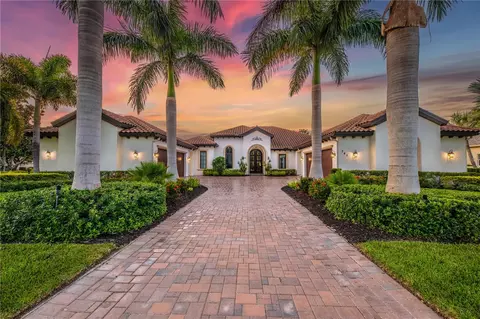 741 Vanderbilt Dr, Nokomis, FL 34275