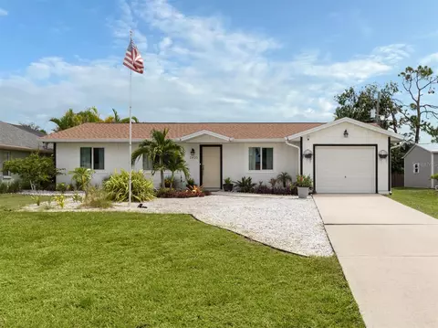 2821 8th St, Englewood, FL 34224