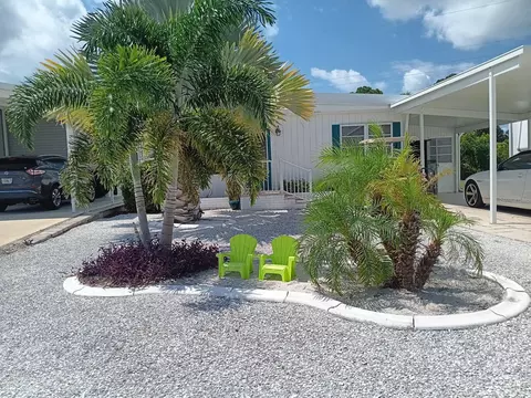 733 S Green Cir, Venice, FL 34285