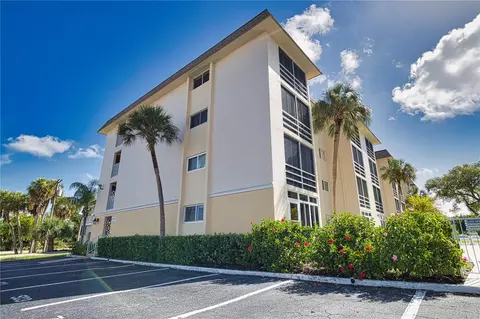 995 Laguna Dr #703, Venice, FL 34285