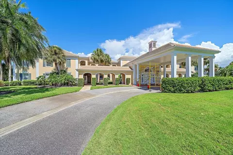 51 Macewen Dr #13, Osprey, FL 34229