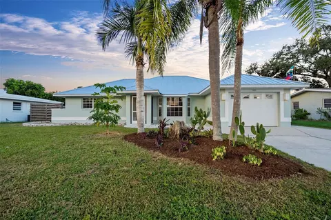 560 Sheridan Dr, Venice, FL 34293