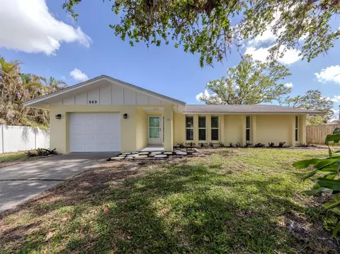 669 Alligator Dr, Venice, FL 34293