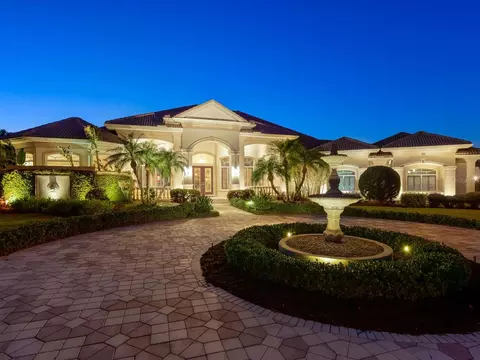 11 Carisa Royale Ct, Englewood, FL 34223