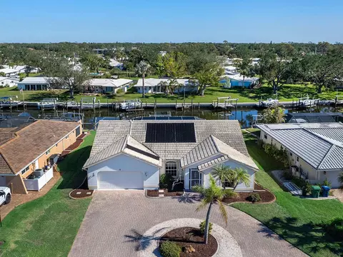 10 Windsor Dr, Englewood, FL 34223