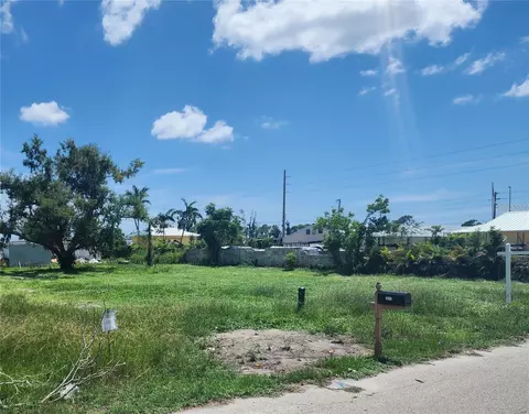 2011 Essence Ave, Englewood, FL 34224