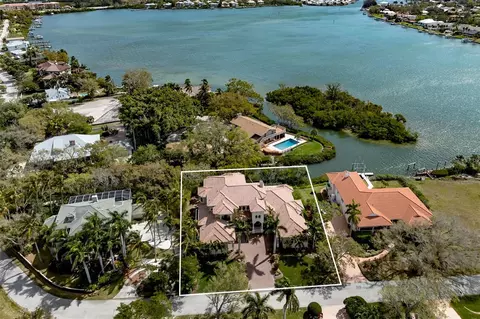 457 Anchorage Dr, Nokomis, FL 34275