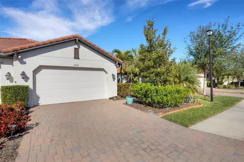 9824 Haze Dr, Venice, FL 34292