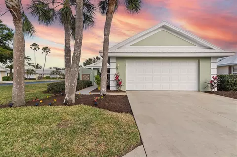 821 Harrington Lake Ln #32, Venice, FL 34293