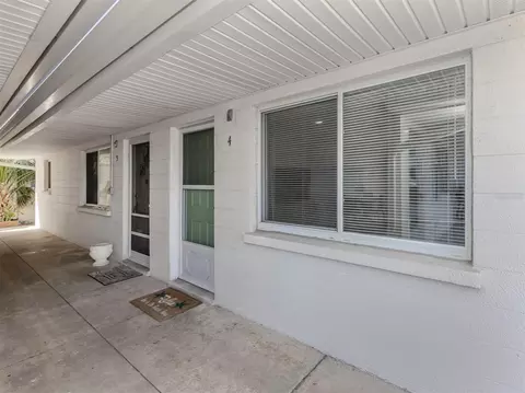 525 Manatee Ct #4, Venice, FL 34285