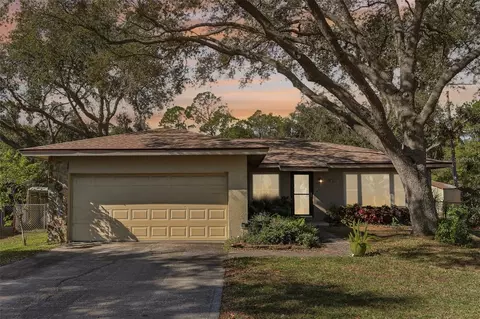 9790 Parkwood Ct, Seminole, FL 33777