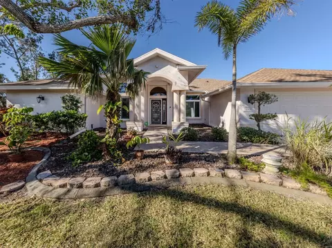 1093 Laurel Woods Dr, Nokomis, FL 34275